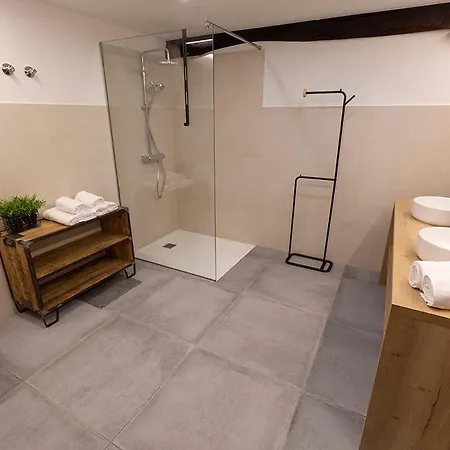 Arbela Apartamentuak * Aia