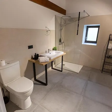 Arbela Apartamentuak * Aia