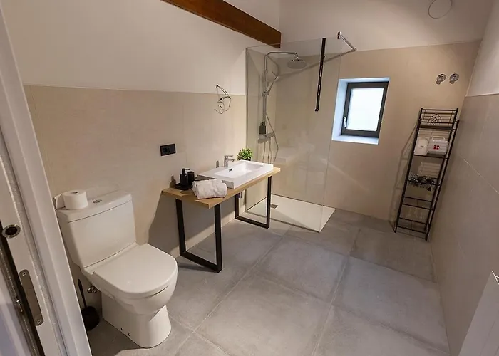 Arbela Apartamentuak * Aia